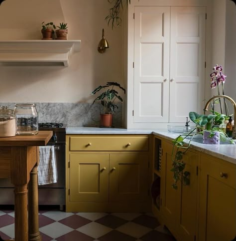 Yellow And Oak Kitchen, Devol Scullery Yellow, Mustard Color Kitchen, Mixed Kitchen Cabinets, Big Wooden Table, Caroline Winkler, Big Shelves, Pale Yellow Kitchens, Vintage Yellow Kitchen