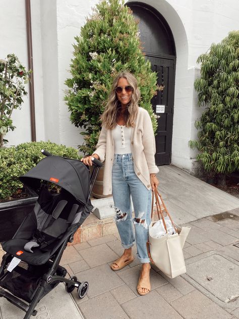 Look Short, Stylish Mom, Best Clothing, Beige Cardigan, Mode Inspo, Outfits Casual, Mom Outfits, Spring Summer Outfits, Outfits Casuales