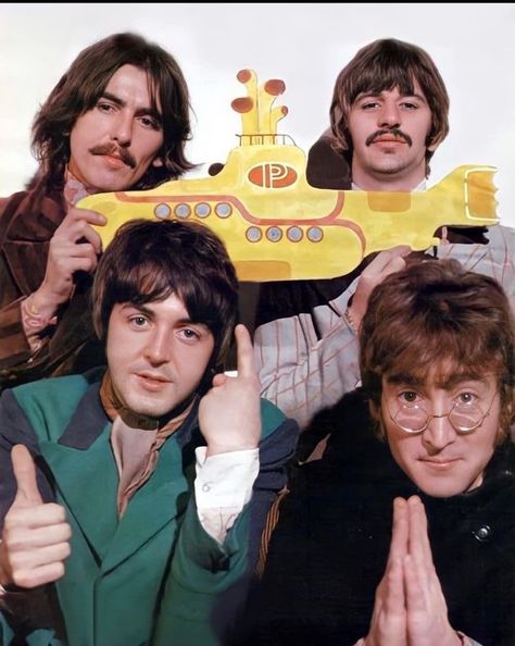 Beatles Poster, Personajes Studio Ghibli, Beatles Love, Bug Boy, Beatles Photos, Beatles Pictures, Beatles Yellow, The Fab Four, Weezer