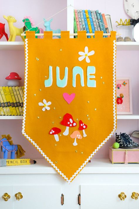 Diy Banners Fabric, Diy Pendant Banner, Felt Pennant Banner, Felt Banner Diy Wall Hangings, Felt Banner Diy, Fabric Banner Diy, Felt Sign, Market Vendor, Camp Projects