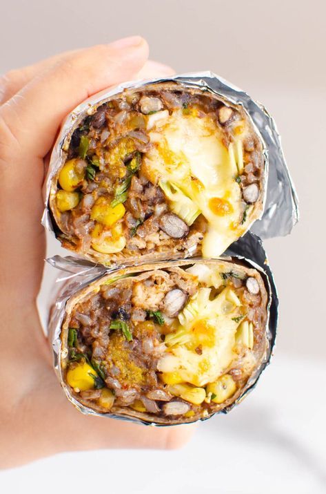 Chicken Burrito Recipe for busy people! Meal prep 17 chicken burritos in an hour on the stove or in Instant Pot and freeze for later. Or turn chicken burrito into a low carb burrito bowl. Low Carb Burrito Bowl, Low Carb Burrito, Chicken Burrito Recipe, Burrito Recipe Chicken, Healthy Family Recipes, Advocare Recipes, Burrito Recipe, Broiled Chicken, Chicken Burrito