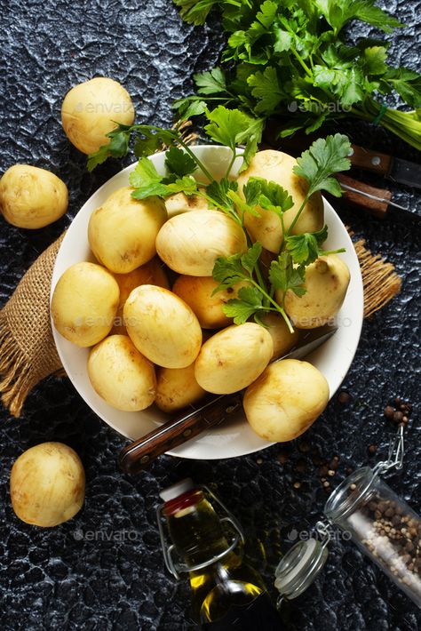 Potato Photography, Raw Baking, Potato Photo, Soap Images, Baking Bowl, Raw Potato, Yellow Potatoes, Styling Photography, Baby Potatoes