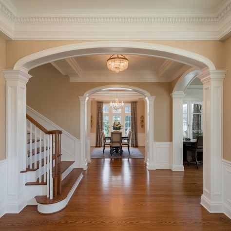 33 Crown Molding Ideas For Your Home – Rhythm of the Home Colonial Crown Molding, Trim On Ceiling, Crown Moulding Ideas, Rustic Wainscoting, Crown Molding Vaulted Ceiling, Crown Molding Ideas, Crown Molding Kitchen, Crown Molding Installation, Diy Crown Molding