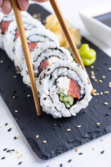 Salmon Cream Cheese Sushi, Sushi With Cream Cheese, Philadelphia Sushi Roll, Philadelphia Roll Sushi, Cream Cheese And Cucumber, Philadelphia Roll, Smoked Salmon Sushi, Salmon Sushi Rolls, Sweet Sushi