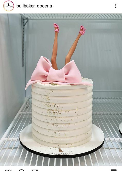 Barbie Bride Cake, Barbie Bridal Shower Cake, Bacholerette Cake Designs, Bridal Shower Cake Ideas Funny, Lingerie Shower Cake, Bridetobe Cake, Bachlorette Cakes, Drunk Barbie Cake, Bride To Be Cake