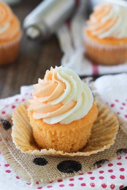 Orange Cream Pop Cupcakes Cute Mini Cakes, Orange Creamsicle Cupcakes, Cranberry Orange Pound Cake, Gourmet Cupcake Recipes, Pineapple Frosting, Cinnamon Roll Cupcakes, Banana Pudding Cupcakes, Bakery And Coffee Shop, Cake Mix Cupcakes