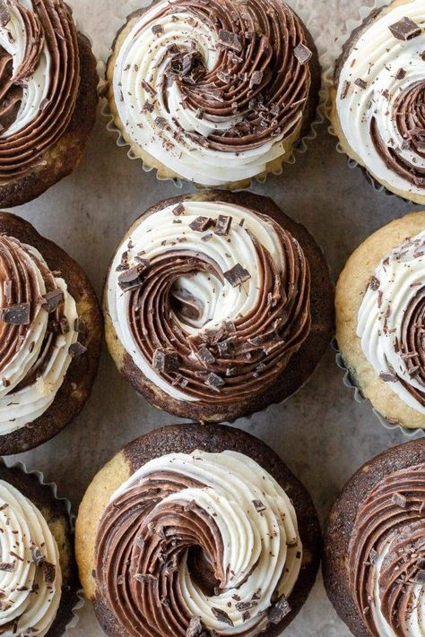 Marble Cupcakes Chocolate Bar Cupcakes, Shades Of Brown Cupcakes, Triple Chocolate Cupcakes, Black And White Cupcakes Ideas, Winter Cupcake Flavors, Marble Cupcake Recipe, Cutest Desserts, Marbled Cupcakes, Gourmet Muffins