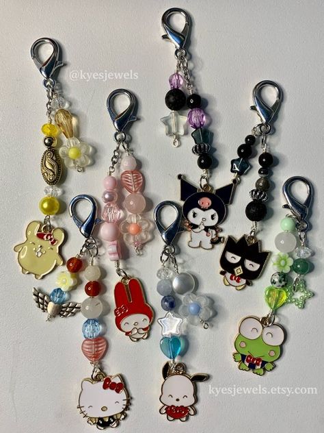 Sanrio Beaded Keychain, Key Chain Beads, Keychain Beads Ideas, Cinnamon Rolls Hello Kitty, Sanrio Gifts, Kuromi Stuff, Kawaii Keychains, Sanrio Merch, Keychain For Bag