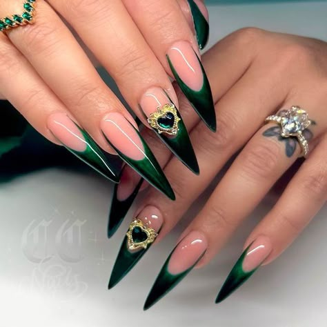 Nails Green Inspiration, Bad And Boujee Nails Acrylic, Green Stilletto Nails, Bedazzled Nails Designs, Emerald Acrylic Nails, Green Stiletto Nails Designs, Stiletto Nails Green, Boujee Acrylic Nails, Classy Green Nails