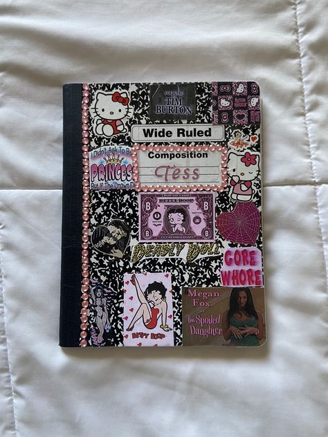 How To Decorate A Composition Notebook, Painted Composition Notebooks, Front Of Notebook Ideas, Decorate Book Cover Ideas, Decorate Composition Notebook, Composition Notebook Decorations, Composition Book Cover Ideas, Decorated School Notebooks, Bedazzled Notebook