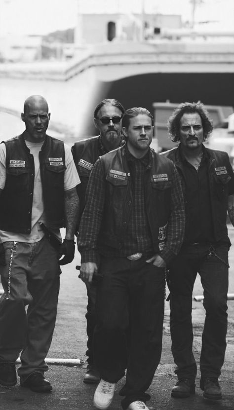 Sons Of Anarchy Mc, Jax Sons Of Anarchy, Jax Teller, Charlie Hunnam, Sons Of Anarchy, Rap, Walking, Wallpapers, Black And White