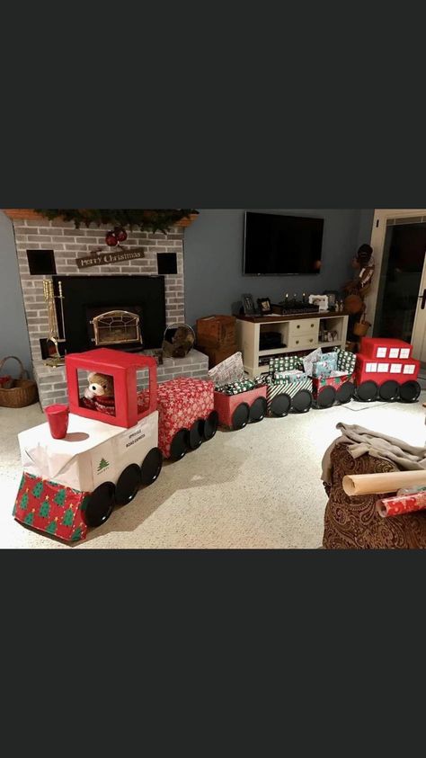 Christmas Train Display Ideas, Christmas Present Display, Christmas Present Tower Ideas, Present Train, Christmas Morning Presents Display, Christmas Box Train Ideas, Christmas Train Ideas, Christmas Train Presents, Gift Train Christmas