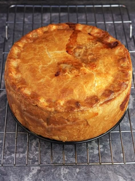 English Pies British, Pork Pies Recipe, Picnic Pies Savory, Hand Raised Pie, Savoury Pie Fillings, Meat Pie Dough Recipe, Pie Recipes Savory, British Meat Pies, Piecaken Recipe