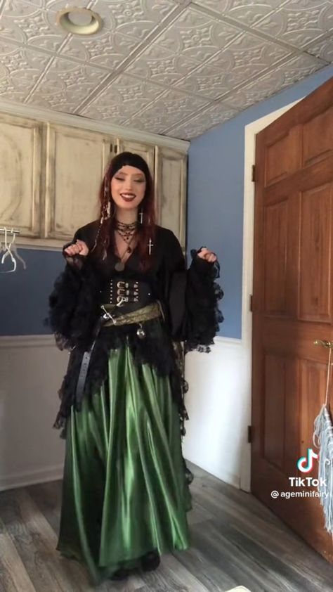 Green Pirate Outfit, Pirate Academia, Seeker Archetype, Renfest Costume, Ren Fair Outfits, Fantasy Formal, Fairy Warrior, Pirate Oc, Pirate Clothes