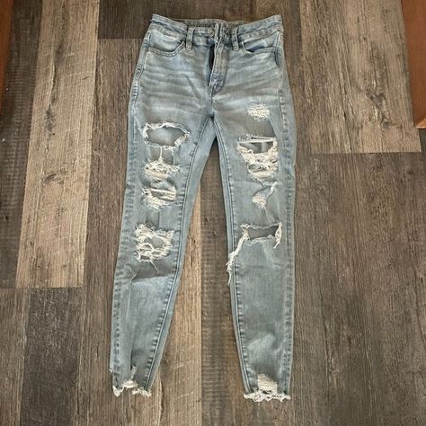 american eagle jeans American Eagle Jeans Ripped, Cute Jeans, Really Cute Outfits, American Eagle Jeans, Ripped Jean, American Eagle Outfitters, American Eagle, Size 2, Cute Outfits