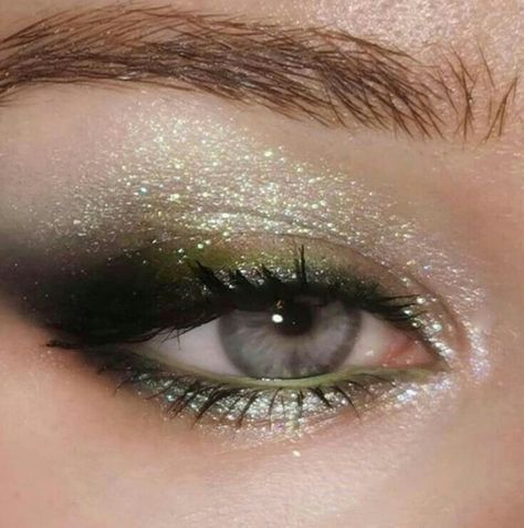 Green Glitter Dress Makeup, Green Makeup Looks Blue Eyes, Silver Make Up Ideas, Black And Green Eyeshadow Looks, Hazel Gray Eyes, Eye Makeup Look Ideas, Silver And Gold Eye Makeup, Green Metallic Makeup, Green And White Eyeshadow