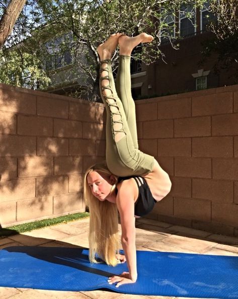 Circus Gymnastics, Contortion Training, Partner Acrobatics, Rhythmic Gymnastics Training, Flexibility Yoga, Art Ballet, Gymnastics Training, Be Flexible, Dancer Workout