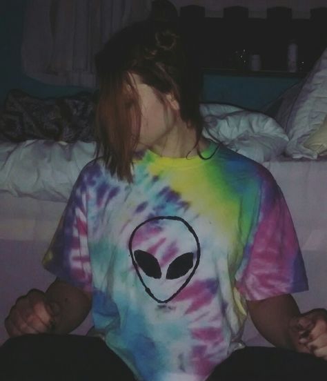 Space grunge 2014 Alien Aesthetic, Space Grunge Outfits, Space Grunge Aesthetic, 2012 Tumblr Outfits, Space Grunge Fashion, Alien Grunge, Japan 80's Aesthetic, Space Grunge, Outfit Hacks