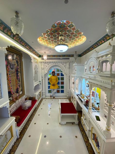 Shrinathji Mandir Design, Pushtimarg Mandir Design, Shriji Bava, Altar Furniture, Puja Room Design Indian, Hinduism Culture, Classic House Interior Design, Diy Interior Decor, Temple Decor