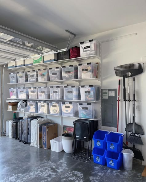 Organized Storage Unit, The Home Edit Garage, One Car Garage Organization, Organized Garage, Garage Solutions, Garage Storage Inspiration, Basement Organization, Neat Method, Garage Organization Tips