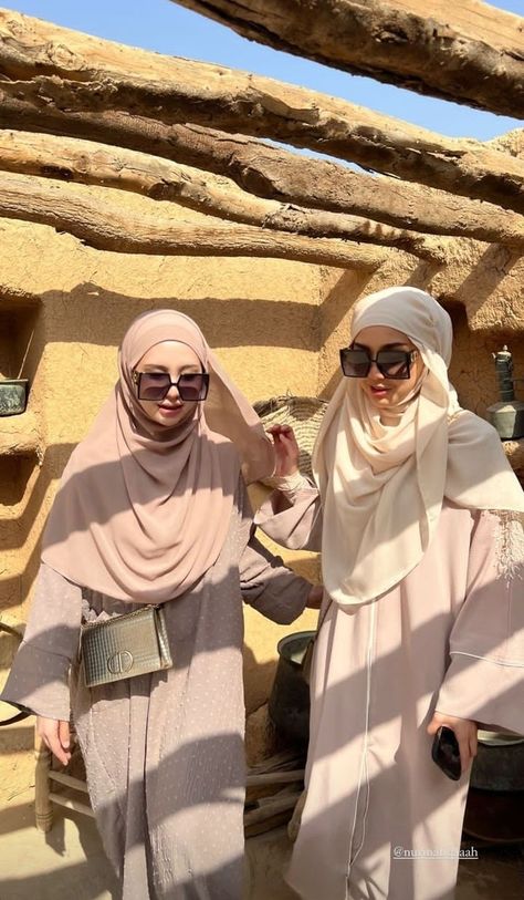 Umrah Outfit, Umroh Outfit, Muslim Girl Aesthetic, Mecca Mosque, Hijab Photo, Stay Private, Easy Diy Fashion, Mecca Medina, Bulan Puasa