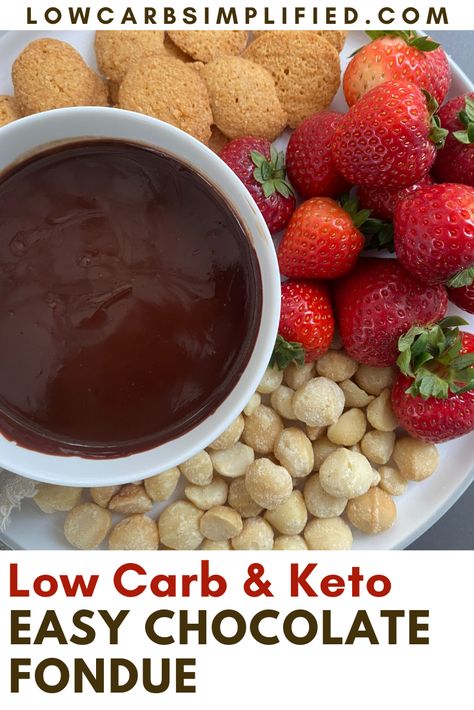 Keto Cheese Fondue, Keto Fondue, Milk Chocolate Fondue, Chocolate Fondue Recipe, Healthy Dark Chocolate, Low Carb Fruit, Keto Cheese, Diet Desserts, Sugar Free Chocolate Chips