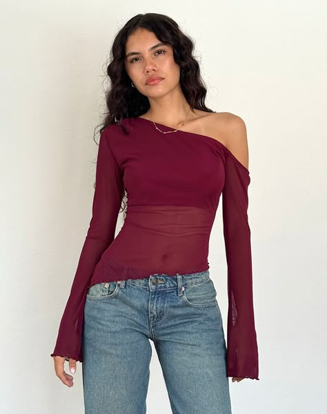 Maroon Long Sleeve Outfit, Tops For Small Chest, Outfits For Small Chest, Maroon Top Outfit, Asymmetrical Top Outfit, Burgundy Top Outfit, Draped Fashion, One Sleeve Top, Top With Sleeves