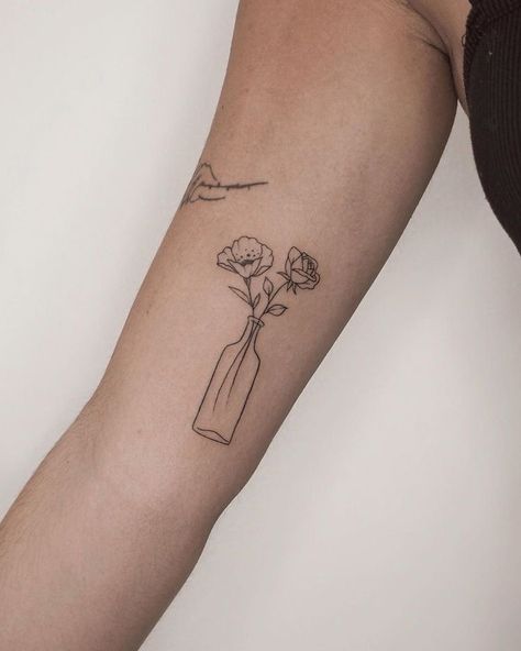 Flower In Vase Tattoo, Tattoo Ideas Roses, Aesthetic Flower Tattoo, Vase Tattoo, Tiny Tats, Bottle Tattoo, Tattoos Geometric, Subtle Tattoos, Aesthetic Tattoo