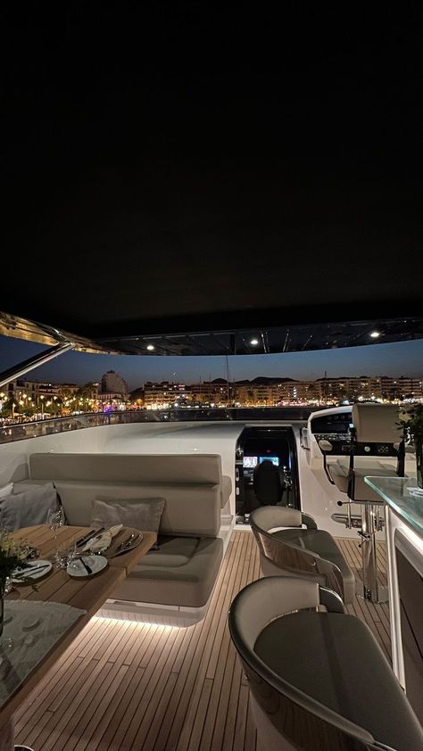 Future Rich Lifestyle, Boat At Night, Lux House, Boat Aesthetic, Yacht Aesthetic, Aesthetic Clips, Luxurious Life, Life Vision Board, Yacht Life