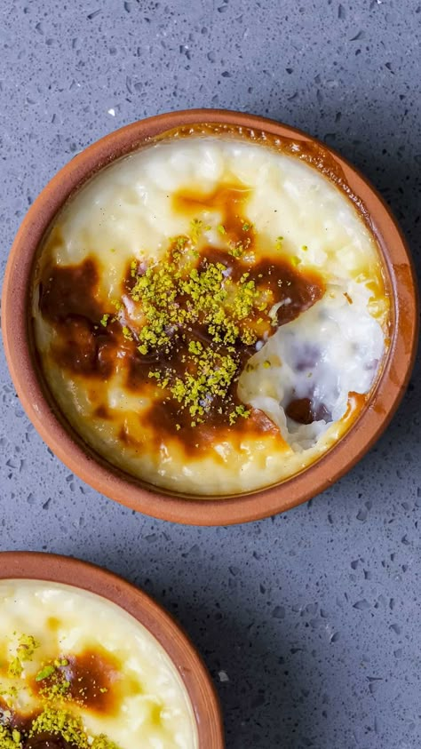 Rice Pudding Toppings, Middle Eastern Rice Pudding, Turkish Rice Pudding, Sutlac Recipe, Turkish Rice Pudding Recipe, Mediterranean Pastries, Rice Dessert Recipes, Turkish Rice, Gluten Free Pudding