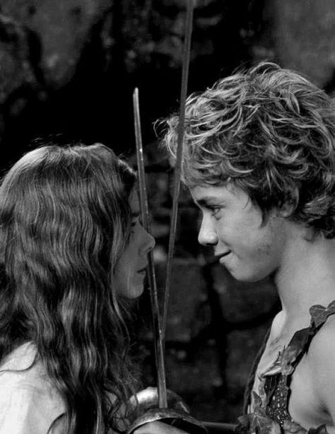 Peter and Wendy. One of my favorites. Film Peter Pan, Peter Pan 2003, Rachel Hurd Wood, Peter Pan 3, Peter Pan Movie, Jeremy Sumpter, Peter Pan Neverland, Peter Pan Art, Peter Pan Disney