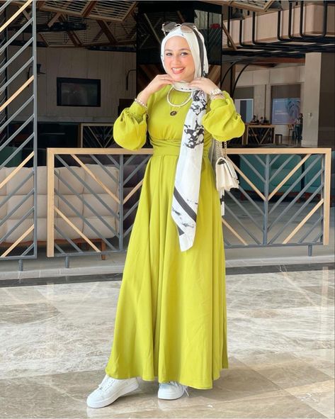 Summer Hijab Outfits, Aesthetic Muslim Outfits, Soiree Outfits, Simple Style Outfits, Yellow Gown, Blouse Casual Fashion, Hijab Fashionista, Muslim Outfits Casual, Muslim Fashion Hijab Outfits