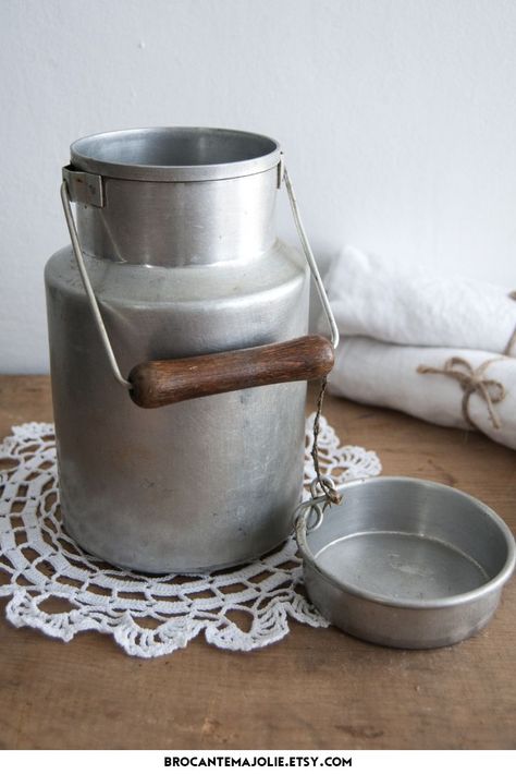 Feel transported to France with this antique milk can and give your home an authentic French country style. This vintage milk can from 60s will easily find its place in a French country home! It can be used as a decoration or as an utensils holder or a flower pot!. Click trough to shop it now ! #brocantemajolie #milkcan #farmhousedecor #frenchcountry #primitivedecor French Country Color Palette, Antique Milk Can, French Country Colors, French Country Farmhouse Decor, Vintage Milk Can, Country Garden Decor, Antique French Country, Unique Backsplash, Country Kitchens