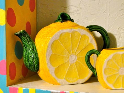 Tea Set Sugar Creamer Vintage Teapot Kitsch Teapot Ceramic Ideas, Estilo Kitsch, Sliced Lemon, Matching Mugs, Novelty Teapots, Kitsch Vintage, Teapots Unique, Lemon Kitchen, Vintage Teapot