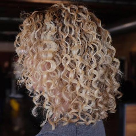 20 Hairstyles and Haircuts for Curly Hair: Curliness Is Next to Goddiness! Spiral Perm, Short Permed Hair, Curly Blonde Hair, Face Shape Hairstyles, Blonde Curly Hair, Colored Curly Hair, Medium Curly Hair Styles, Haircuts For Curly Hair, Permed Hairstyles