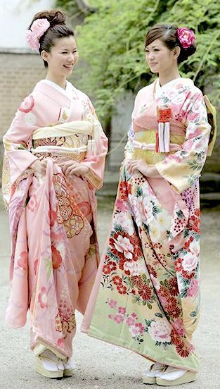 Photo Japon, Japanese Kimono Dress, Kimono Traditional, Japanese Traditional Clothes, Furisode Kimono, Kimono Japan, Japanese Wedding, Yukata Kimono, Traditional Kimono