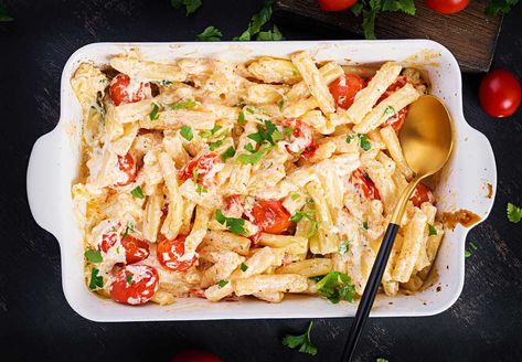 Feta Pasta Baked Feta Pasta, Creamy Parmesan Sauce, Baked Feta, Feta Pasta, Tomato Pasta, Italian Dishes, Daily Meals, How To Cook Pasta, How To Cook Chicken