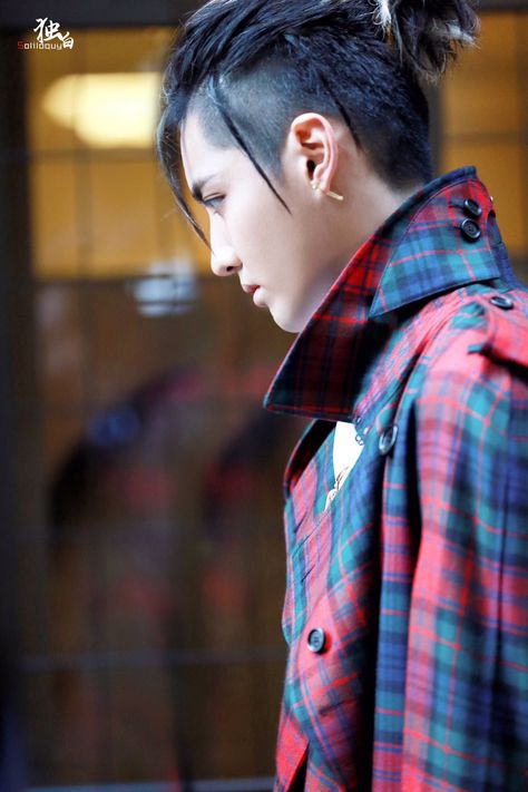 Undercut Ponytail Male, Mens Ponytail Hairstyles, Asian Men Short Hairstyle, Undercut Ponytail, Modern Undercut, Exo Kris, Asian Long Hair, Pop Hair, Kris Exo