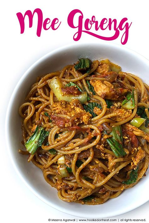 A bowl of Mee Goreng Malay Food Recipes, Mee Goreng Mamak, Malay Recipes, Mee Goreng, Malaysian Recipes, Street Food Design, Indonesian Recipes, Malay Food, Malaysian Cuisine