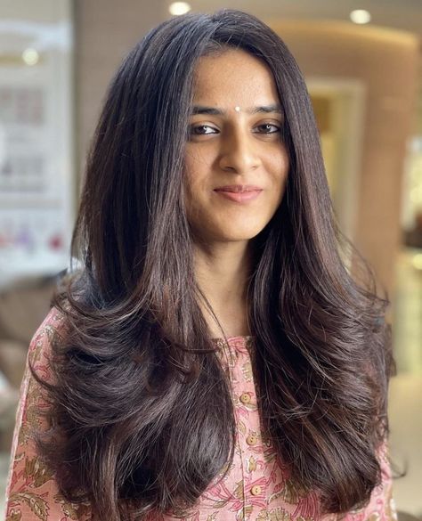 Indian Girl Haircut, U Cut Hairstyle, Indian Hair Cuts, Textured Layers, Curls For Long Hair, Girl Haircut, Gk Questions, Hair Tips Video, Long Hair Wedding Styles