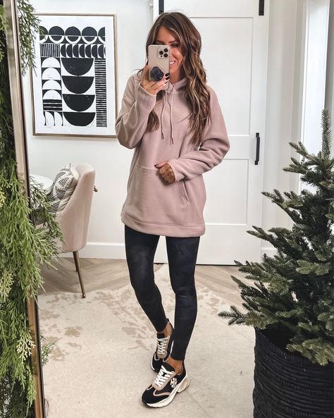 Studio Lite High Waist Print 7/8 … curated on LTK Tory Burch Sneakers Outfit, Tory Burch Sneakers, Winter Ootd, Casual Ootd, Dressy Fashion, Closet Goals, Pregnancy Outfits, Sneakers Outfit, Fall Winter Outfits