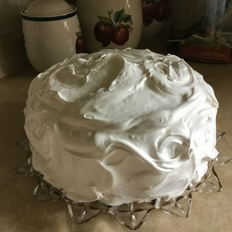 White Mountain Frosting, Fluffy Frosting Recipes, White Frosting Recipes, Homemade Frosting Recipes, Mountain Cake, Fluffy Frosting, Frosting Recipes Easy, Whipped Frosting, Cake Frosting Recipe