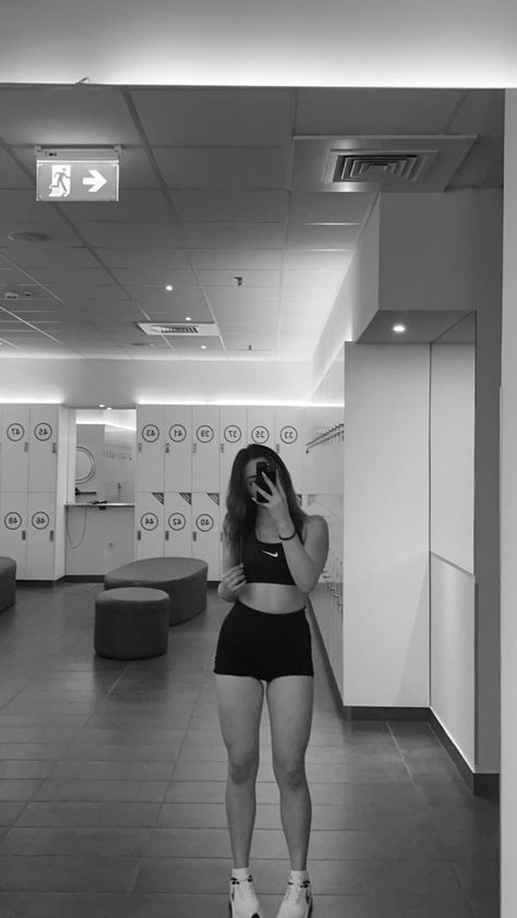 Body Check Mirror Selfie, Post Shower Mirror Selfie, Gym Poses Women Mirror, Gym Mirror Selfie Female, Fitness Mirror Selfie, Gym Girl Mirror, Workout Mirror Selfie, Gym Mirror Pics, Dressing Room Aesthetic