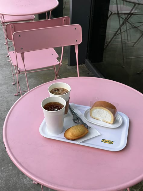 Cute Pink Bakery, Pink Cafe Interior, Pink Cafe Design Ideas, Pink Bakery Aesthetic, Pink Coffee Shop Design, Pink Cafe Aesthetic, Pink Coffee Aesthetic, Pink Bakery Aesthetic Interior, Girly Coffee Shop