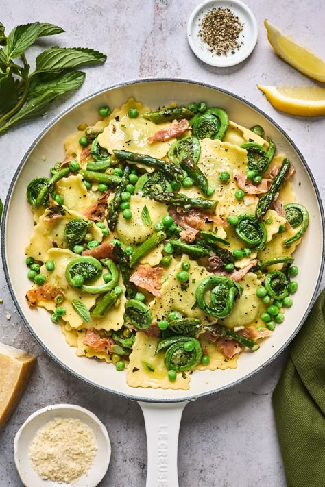 Lemon Butter Ravioli With Roasted Asparagus and Peas | Olive & Mango Dinner Recipes Ravioli, Recipes Ravioli, Asparagus And Peas, Ravioli Pasta, Spring Veggies, Homemade Ravioli, Ravioli Recipe, Cheese Ravioli, Lemon Butter Sauce