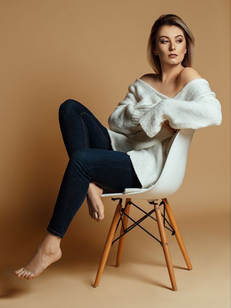 Sitting On Chair Poses, Chair Poses, Model Sitting, Sitting Pose Reference, Sitting Chair, Most Comfortable Jeans, Chair Pose, Sitting Poses, Cool Chairs