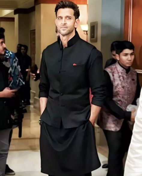 Black Kurta With Shawl Men, Kurta With Shawl Men, Indian Wedding Clothes For Men, Sherwani For Men Wedding, Black Kurta, Gents Kurta Design, Black Suit Men, Gents Kurta, Sherwani For Men