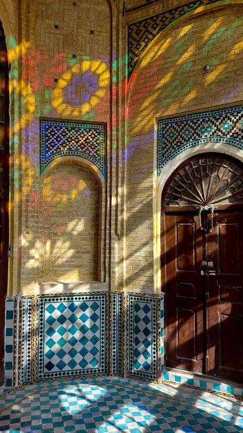 Persian Photography, Iran Tourism, Shiraz Iran, Iran Culture, Iranian Architecture, Persian Architecture, Mosque Art, Castle Aesthetic, Cool Pictures For Wallpaper