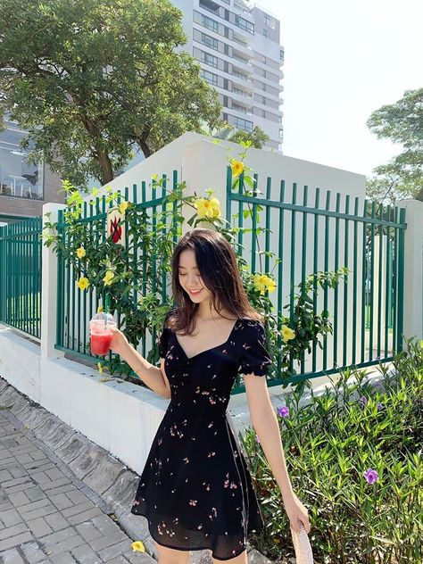 Cute Dresses Casual Classy Short, Casual Cute Dress, Knee Length Dresses Casual Classy, Short Sundress Outfits, Korean Summer Fits, Korean Summer Outfits Dress, Vestidos Juveniles Aesthetic, Pretty Casual Dresses, Dress Inspo Casual