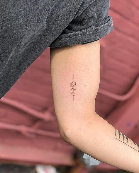 @jasongoldsteinmusic #losangelestattoo#sanfranciscotattoo#singleneedle#finelinetattoo Continuous Line Tattoos, Line Rose Tattoo, Continuous Line Tattoo, Mo Ganji, Los Angeles Tattoo, Chic Nail Art, Forearm Tattoo Women, Line Tattoo, Cute Tattoos For Women